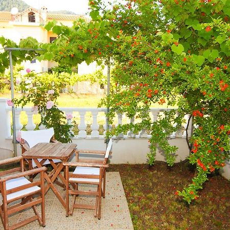 Nereids Apartments&Studios Chrisi Ammoudia Exterior foto