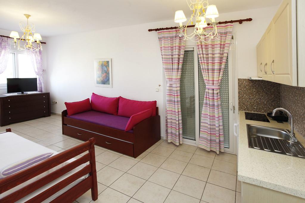 Nereids Apartments&Studios Chrisi Ammoudia Exterior foto