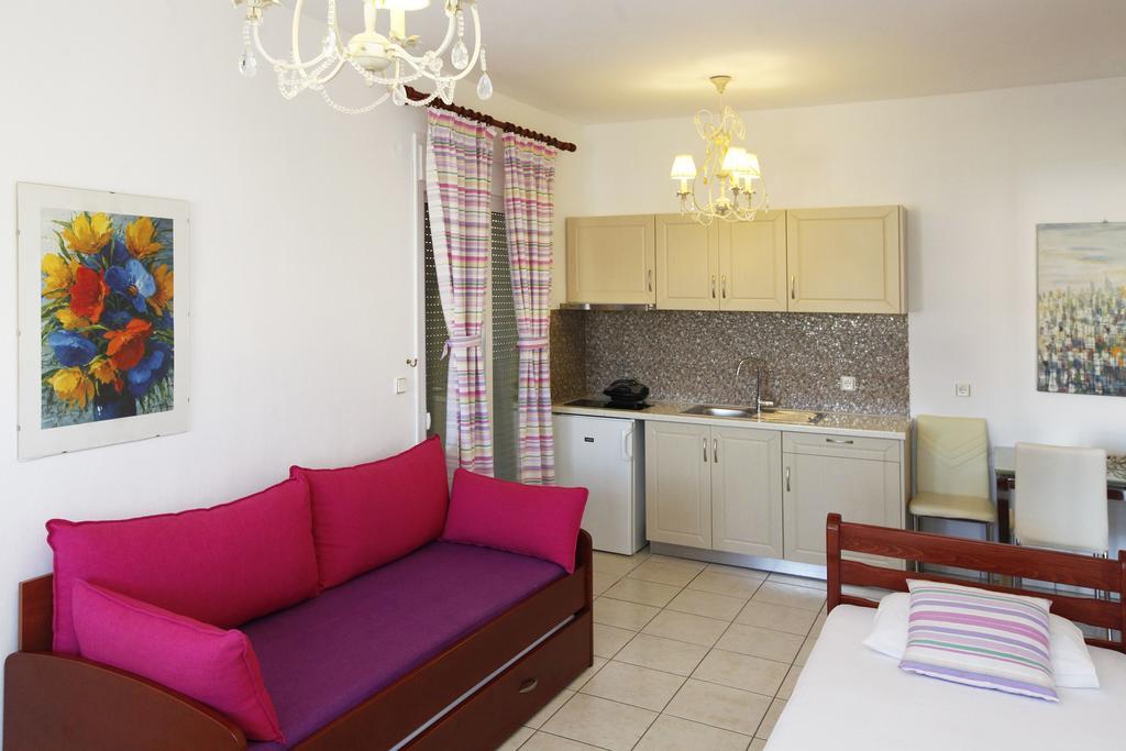 Nereids Apartments&Studios Chrisi Ammoudia Exterior foto