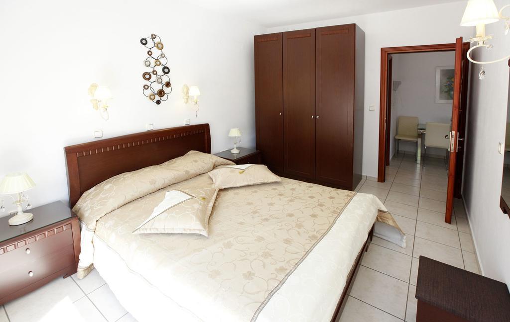 Nereids Apartments&Studios Chrisi Ammoudia Exterior foto