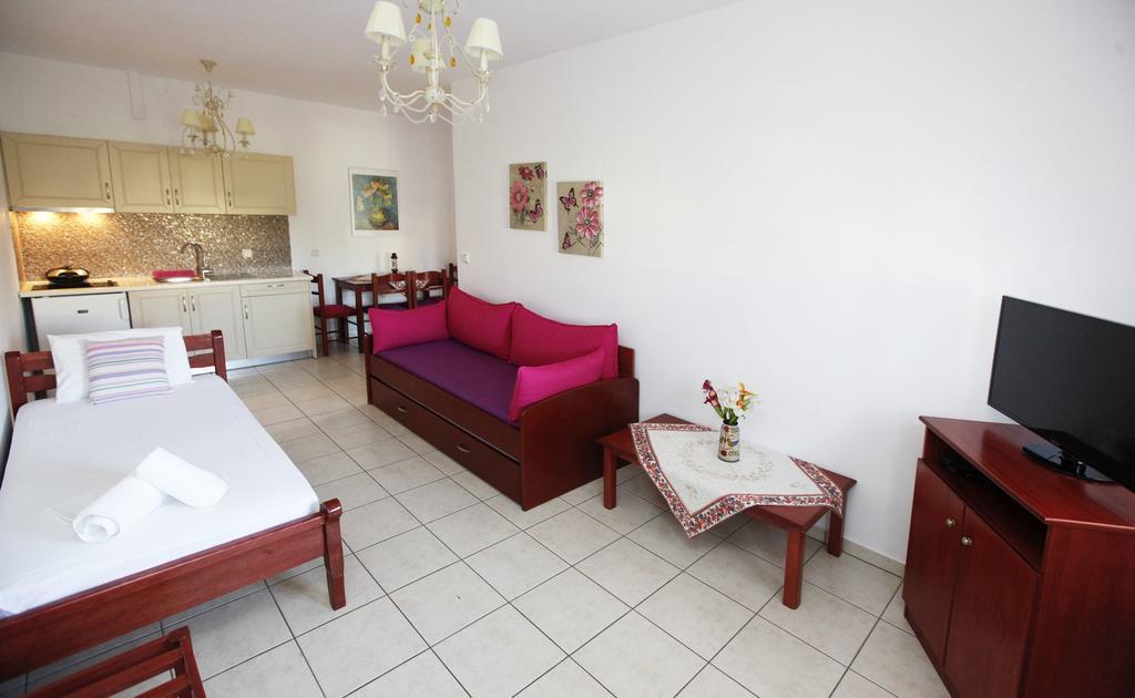 Nereids Apartments&Studios Chrisi Ammoudia Exterior foto