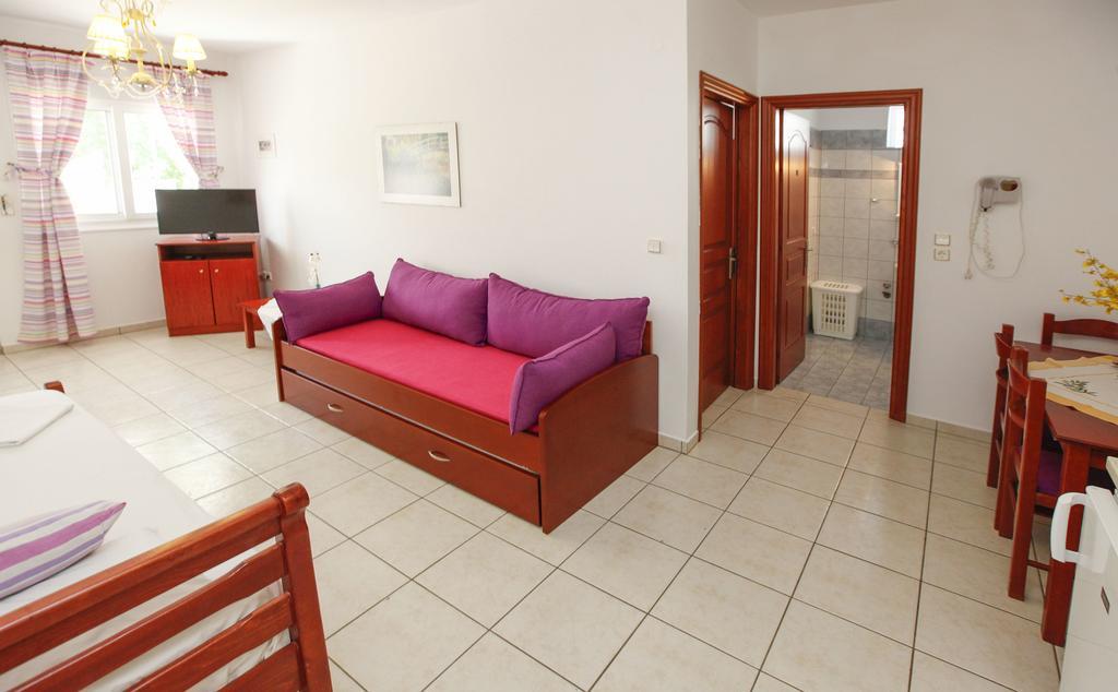 Nereids Apartments&Studios Chrisi Ammoudia Exterior foto